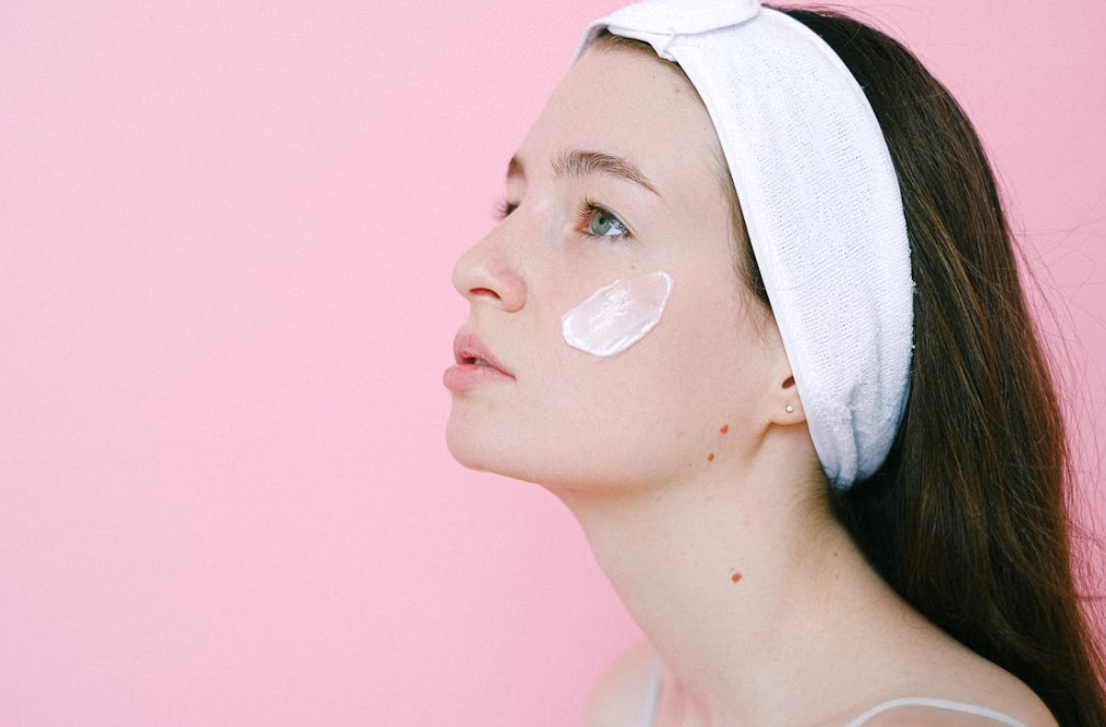 Water vs Oil-Based Moisturizers: What’s the Difference?