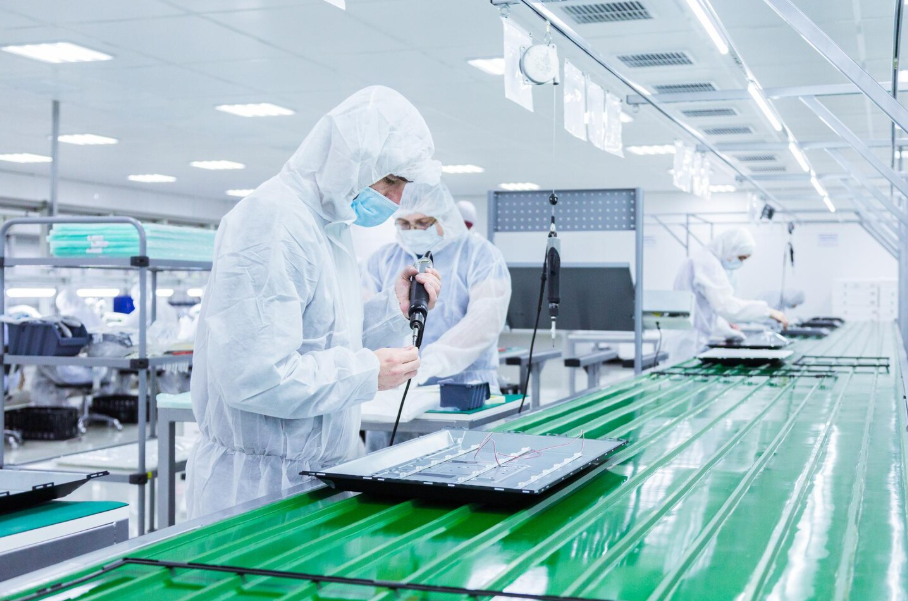Understanding OEM and ODM in Skincare Manufacturing